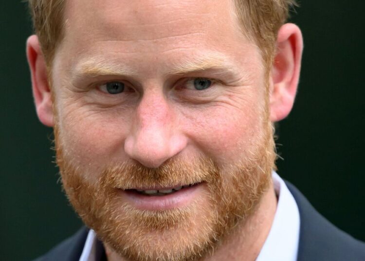 Príncipe Harry é visto com uma amiga celebridade em uma viagem de esqui com o Príncipe Archie e a Princesa Lilibet | Real | Notícias