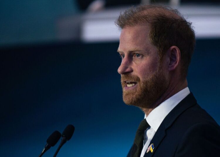Príncipe Harry fala sobre relacionamento com a família real em entrevista | Real | Notícias