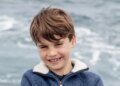 Príncipe Louis comemora aniversário com nova foto