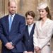 Príncipe William e Kate Middleton participam do passeio real de Páscoa