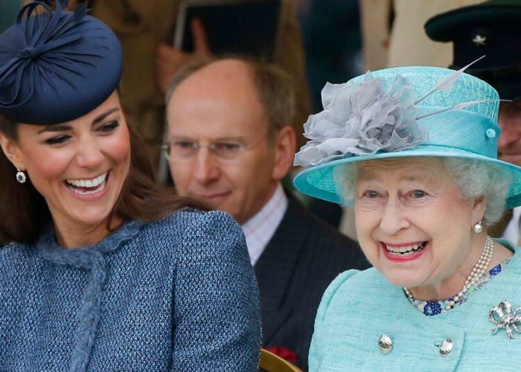 Príncipe William e Kate compartilham fotos raras de família no centenário da Rainha Elizabeth II