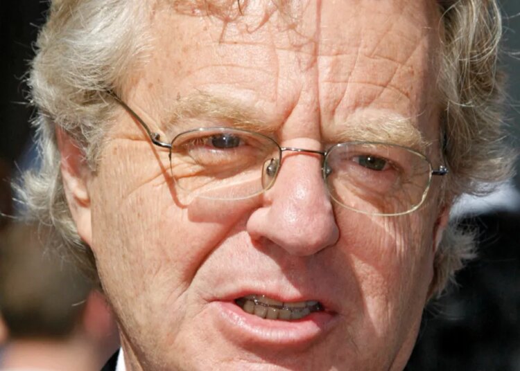 Produtores de talk show de Jerry Springer revelam segredo das brigas na TV