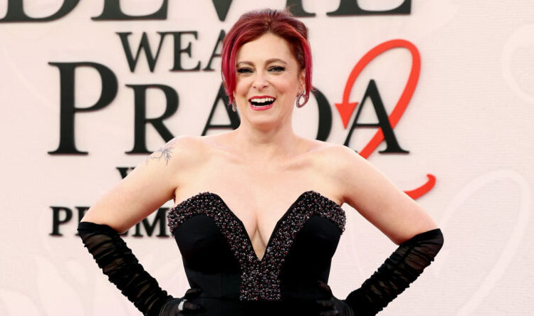 Rachel Bloom reage depois que a ABC aprova seu piloto de comédia 'Do You Want Kids?' – Just Jared – Notícias e fofocas de celebridades