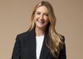 Rainha Camilla concede mandado real a Anya Hindmarch para bolsas