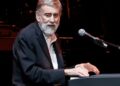 Ray Stevens sustenta o pescoço quebrado no outono antes do lançamento do novo álbum