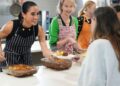 'Razão real' Meghan Markle usou roupa no valor de £ 2 mil para alimentar moradores de rua | Real | Notícias