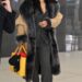Rihanna usa bandana para completar seu look nova-iorquino