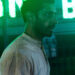 Riz Ahmed diz que se sentiu um 'estranho' enquanto crescia, assim como seu novo “Hamlet” moderno (exclusivo)
