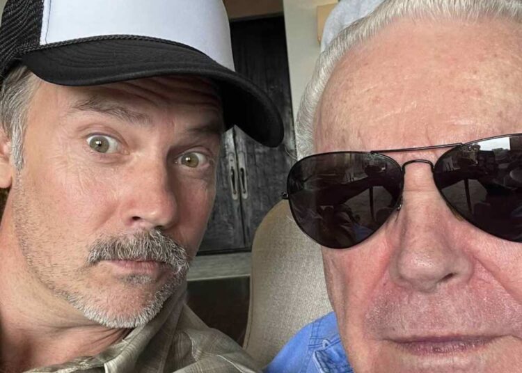 Robert Wagner compartilha foto rara com o genro Barry Watson