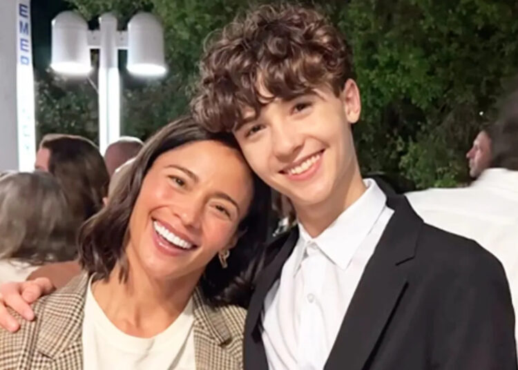 Robin Thicke e ex Paula Patton compartilham fotos raras de retrocesso com o filho Julian enquanto comemoram seu 16º aniversário