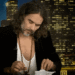 Russell Brand: O estuprador acusado encontrou Deus. Se ele soubesse como encontrar versículos bíblicos ao vivo na TV