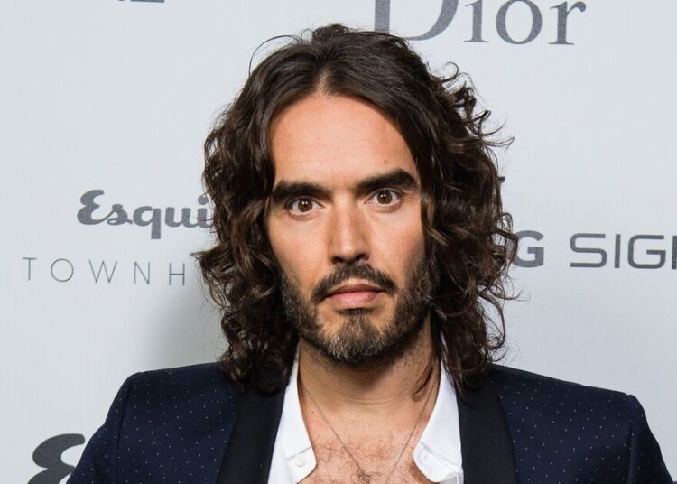 Russell Brand confessa que dormiu com uma garota de 16 anos – Celebrity News – Entretenimento