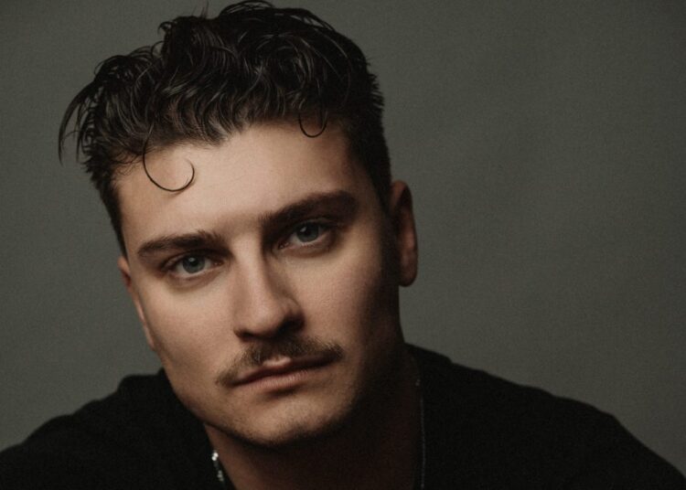 Sam Buchanan assina com Buchwald e MGMT Entertainment