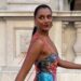 Simone Ashley usa um vestido justo da estilista favorita das celebridades, Macy Grimshaw