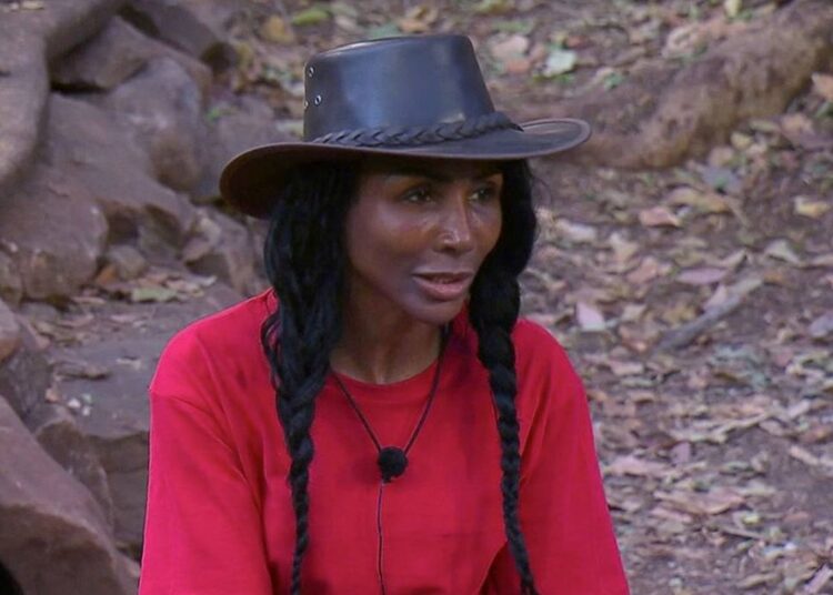 Sinitta de I'm A Celeb rebate após a briga de Gemma Collins dizendo que os chefes da TV editaram partes