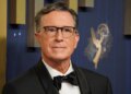 Stephen Colbert faz uma aparição surpresa como 'a voz da liberdade de expressão' neste novo programa