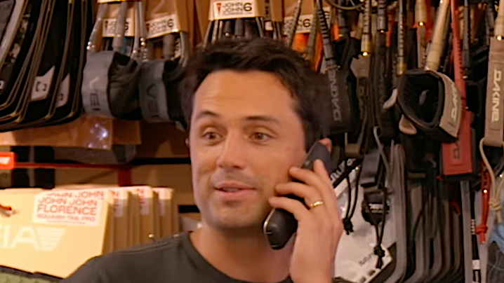Stephen Colletti volta ao Laguna Surf & Sport 20 anos após a fama de ‘Laguna Beach’ (vídeo)