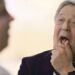 Stephen Fry suspira 'isso é o mais direto possível!' depois de uma pergunta MUITO pessoal sobre sua vida sexual com o marido mais jovem no programa The Assembly da ITV