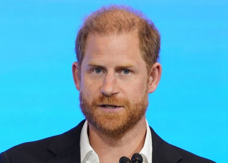 'Tolo' Príncipe Harry acusado de 'tirar o foco' de King – Celebrity News – Entretenimento