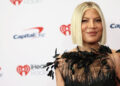 Tori Spelling fala após acidente de carro com sete filhos – NBC Boston