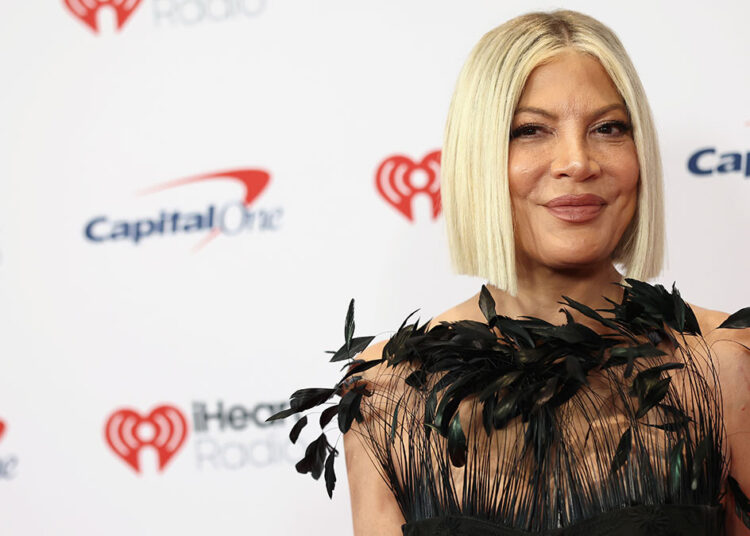 Tori Spelling fala após acidente de carro com sete filhos – NBC Boston