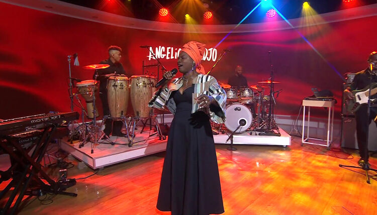 Veja Angélique Kidjo tocando 'Bando' do novo álbum 'Hope' ao vivo