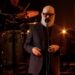 Veja Michael Stipe cantando uma nova música, ‘The Rest of Ever’