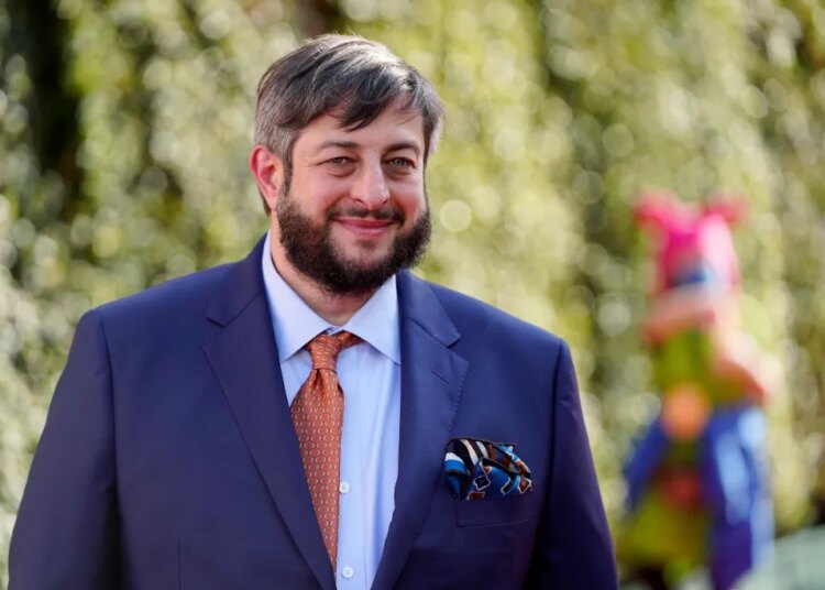 Vídeo mostra acidente de fogo que quase matou Eugene Mirman, estrela de 'Bob's Burgers'