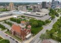 Vizinhos de KC entusiasmados e cautelosos com a mudança de Royals para Crown Center