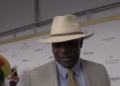 Warren Moon e Bob Guiney vistos no Jeff Ruby's no centro de Louisville
