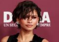 Zendaya combina top transparente com saia antes do lançamento do filme