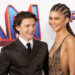 Zendaya conta como ela sabia que Tom Holland era sua “pessoa” e reage ao “investimento parasocial” em seu relacionamento