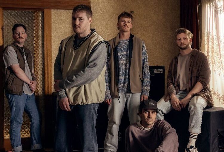 alt. lança novo videoclipe para 'They've Always Lived In The Castle'