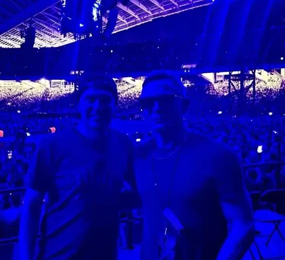 007 Star Daniel Craig no show esgotado do Metallica em Atenas