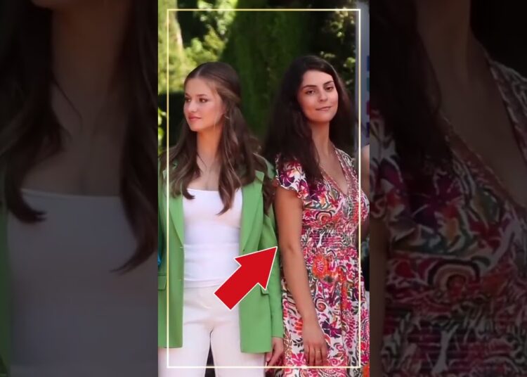 La CHICA que NO QUERÍA TOCAR a LEONOR