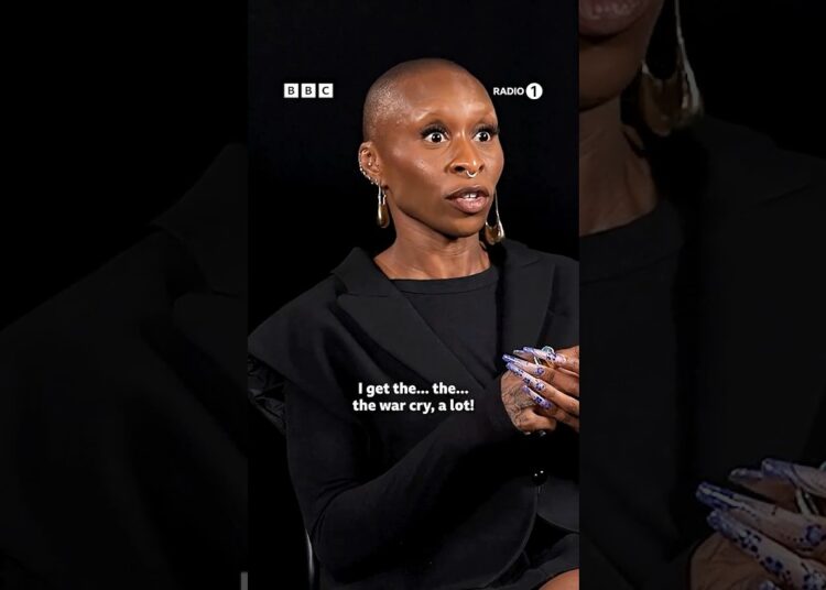 Cynthia Erivo Loves Fans Elphaba Hand Signal #wicked #musical #movie