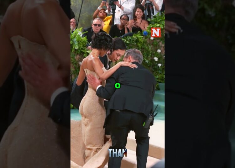 OS MOMENTOS MAIS CONSTRANGEDORES DO TAPETE VERMELHO! #celebridades #hollywood #curiosidades #brasil