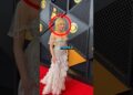 Você não percebeu esse detalhe nos looks! #curiosidades #sabrinacarpenter #noticias #brazil