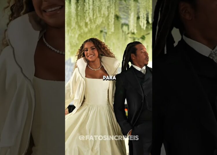Beyoncé manteve as mãos na parte inferior do abdômen a noite toda!#curiosidades #noticias #brazil