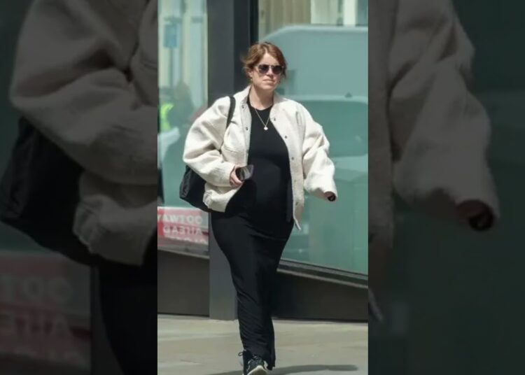 “Barriguinha de Eugenie vira assunto na realeza”  #shortsyoutube  #shorts   #shortsfeed   #news
