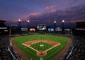 Torcedor hospitalizado após cair no bullpen no Rate Field durante o jogo do White Sox e Royals