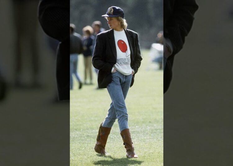Princess diana’s iconic dress for auction #royal #history #britishroyalty #dianastyle#Royal history