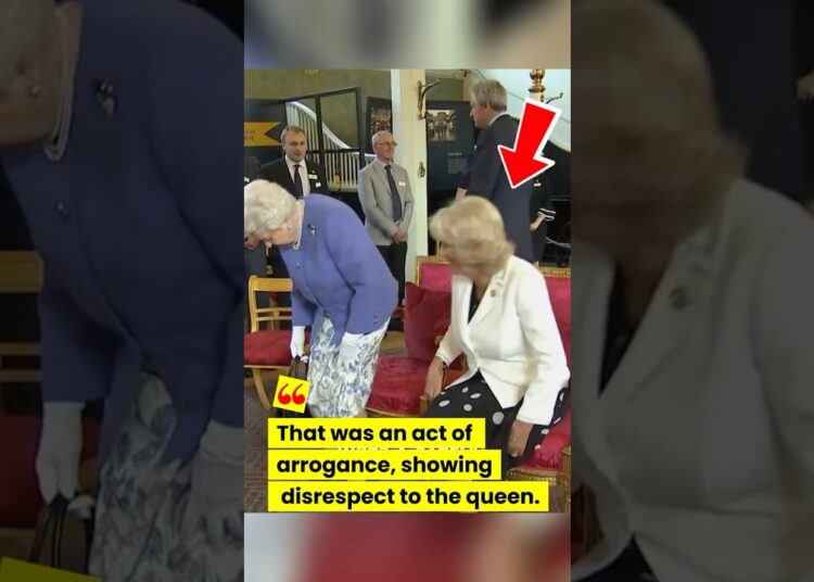 How rude! #royal #queenelizabeth #camilla #princesscatherine