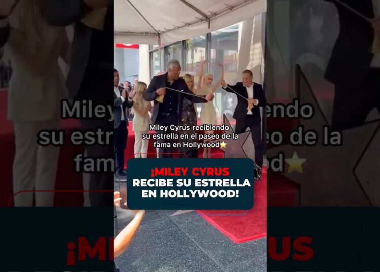 Miley Cyrus recibe su estrella en el paseo de la fama en Hollywood 🥳✨
