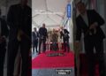 Miley Cyrus recebe estrela na calçada da fama: “meu nome está gravado em rosa e dourado”