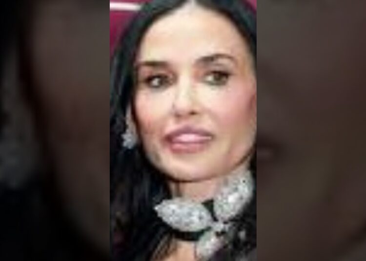 DEMI MOORE SURPREENDE O MUNDO! A TRAJETÓRIA DA ESTRELA ICÓNICA DE HOLLYWOOD! #famosos  #celebridades