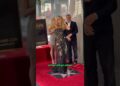 Miley Cyrus recibió su estrella en el Paseo de la Fama de Hollywood #hollywood #shorts #star
