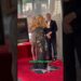 Miley Cyrus recibió su estrella en el Paseo de la Fama de Hollywood #hollywood #shorts #star