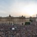 20ª edição da “Staatsoper für alle” de 23 a 24 de maio de 2026 na Bebelplatz. Transmissão ao vivo de “Nabucco” e concerto ao ar livre com Christian Thielemann e Staatskapelle Berlin – entrada gratuita graças à BMW.