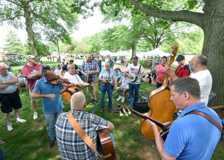 49º Vandalia Gathering anual celebra música antiga e bluegrass na capital do estado